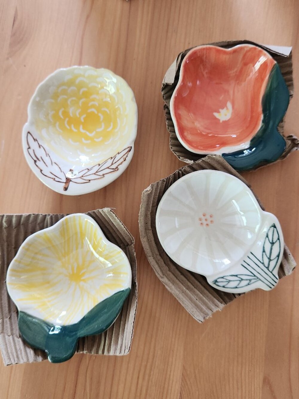 NWT Simons Maison Flower Pinch Bowls
